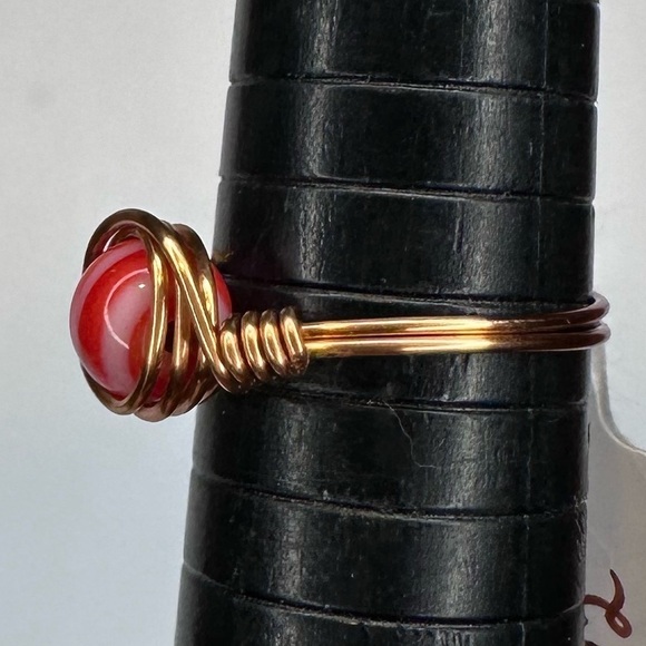 Red and white swirl ring glass bead copper wire wrap handmade - Picture 4 of 4